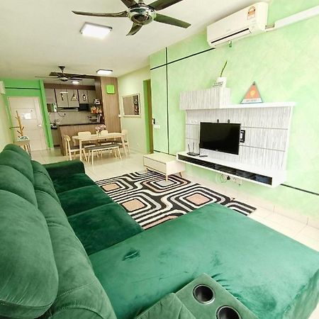 Nena Homestay Setia Alam, Air Conditioned, High Speed Internet Шах-Алам Экстерьер фото